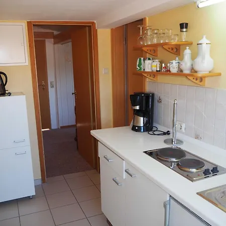 Apartment Neubauer, Heinz