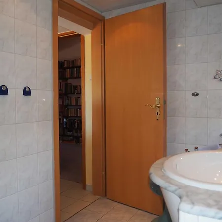 Neubauer, Heinz Apartment