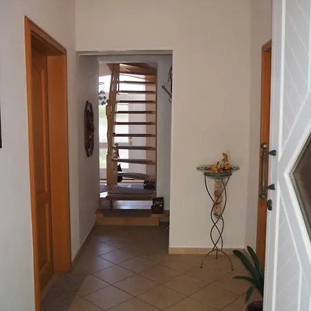 Neubauer, Heinz Apartment *